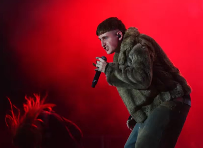 Cosquín Rock: la Justicia Federal consideró que el cantante Dillom no cometió delito en su versión de “Sr. Cobranza” Cosquín Rock: la Justicia Federal consideró que el cantante Dillom no cometió delito en su versión de “Sr. Cobranza”