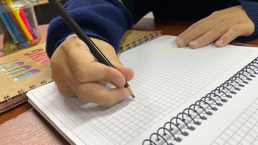 Ordenan a un colegio privado de Corrientes a reincorporar a un estudiante que quedó afuera por deber cuotas Ordenan a un colegio privado de Corrientes a reincorporar a un estudiante que quedó afuera por deber cuotas