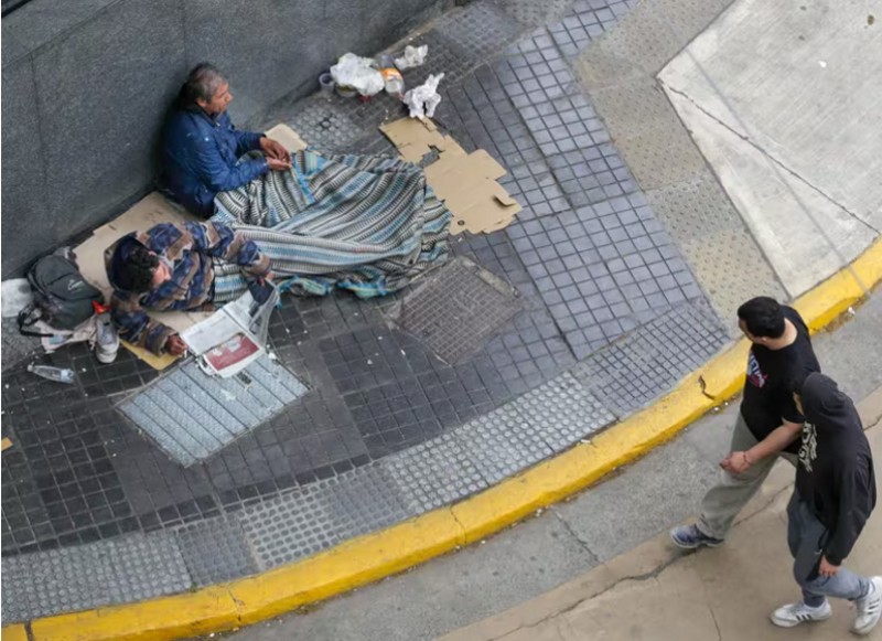 Estudio de la UCA estimó que la pobreza en Argentina ascendió al 55,5% y la indigencia al 17,5% Estudio de la UCA estimó que la pobreza en Argentina ascendió al 55,5% y la indigencia al 17,5%