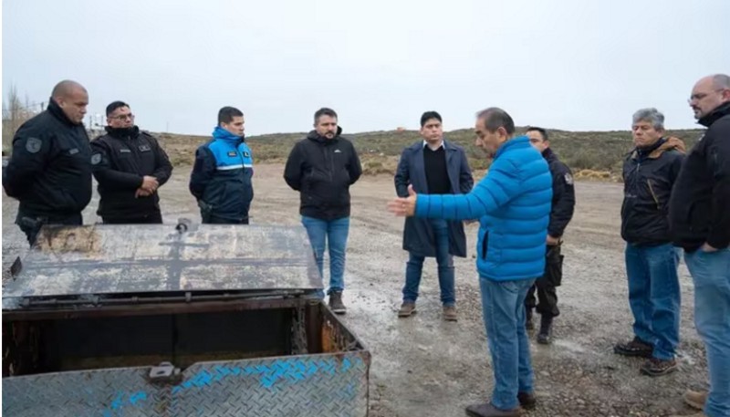 Escándalo en Santa Cruz: el gobernador denunció a funcionarios por robar agua para venderla de manera privada Escándalo en Santa Cruz: el gobernador denunció a funcionarios por robar agua para venderla de manera privada