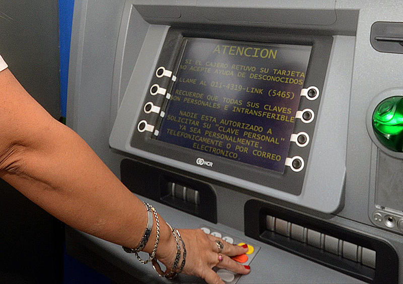 Previo al Día Del Padre, el Gobierno provincial comienza a pagar este jueves el aguinaldo Previo al Día Del Padre, el Gobierno provincial comienza a pagar este jueves el aguinaldo