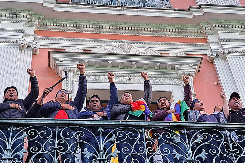 En Bolivia el presidente Arce celebró en el Palacio la resistencia ante ”intentona golpista” En Bolivia el presidente Arce celebró en el Palacio la resistencia ante ”intentona golpista”