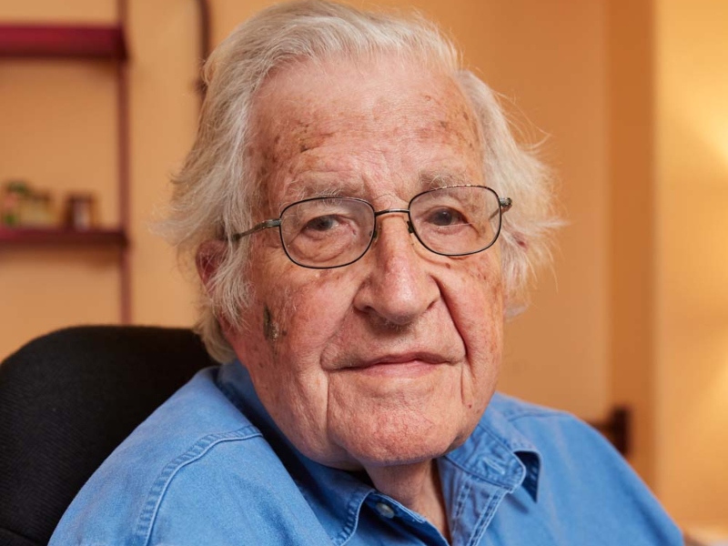 Noam Chomsky se recupera en Brasil tras sufrir un ACV Noam Chomsky se recupera en Brasil tras sufrir un ACV