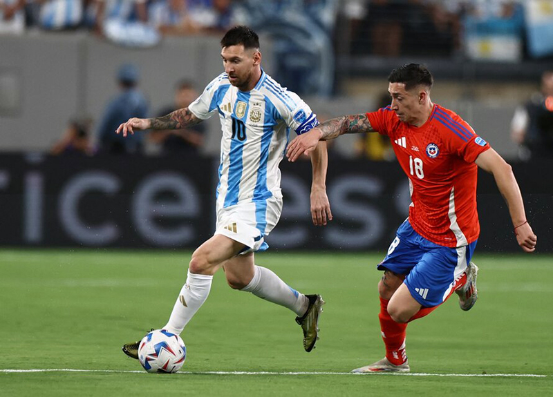 Copa América 2024: la Selección argentina derrotó a Chile y se metió en los cuartos de final Copa América 2024: la Selección argentina derrotó a Chile y se metió en los cuartos de final