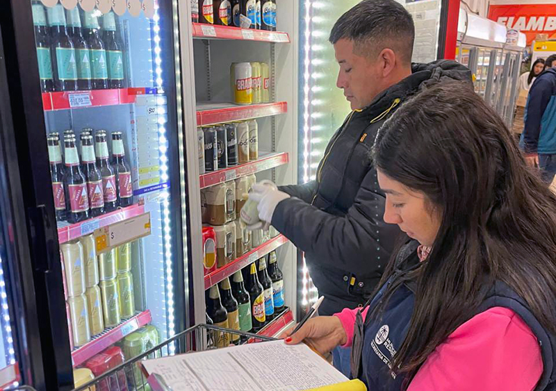 Continúan controles en comercios para garantizar productos aptos para el consumo Continúan controles en comercios para garantizar productos aptos para el consumo