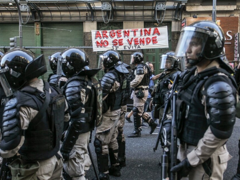 Servini critica el accionar de las fuerzas de seguridad y descarta la versión del golpe Servini critica el accionar de las fuerzas de seguridad y descarta la versión del golpe