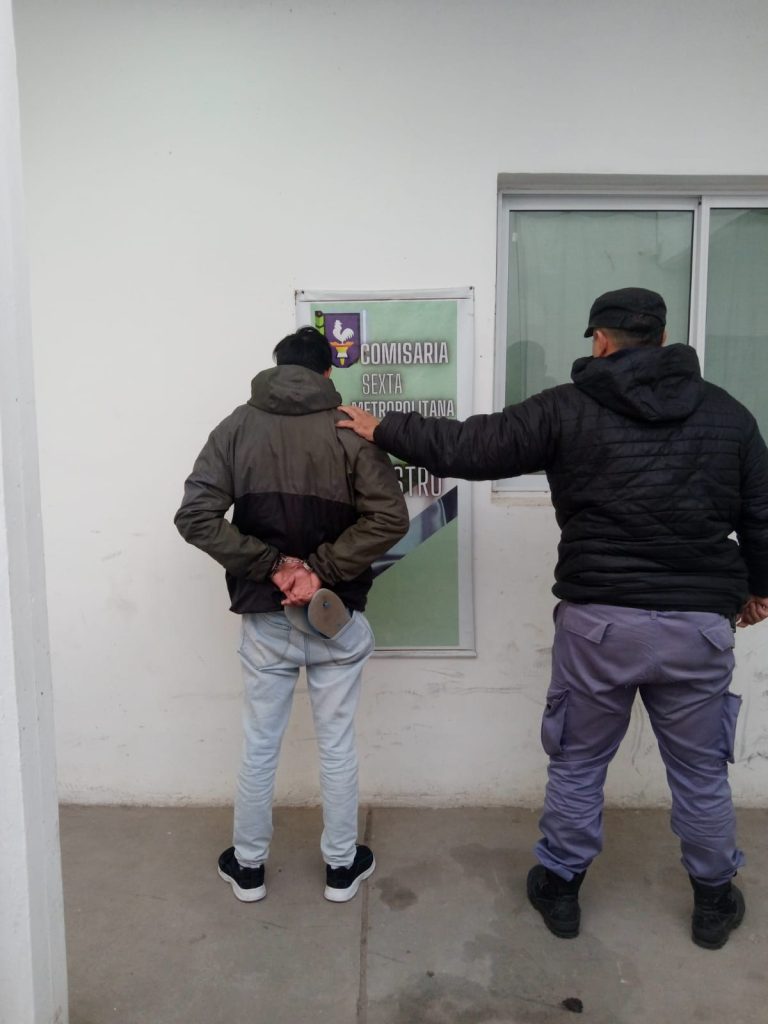 Discutieron por dinero, él sacó un cuchillo y la amenazó