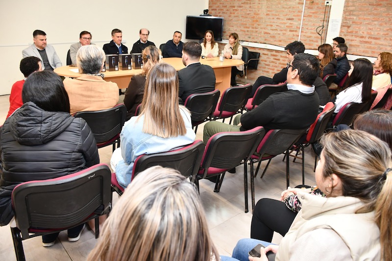 Zdero acompañó la entrega de ecógrafos para fortalecer el sistema de salud provincial Zdero acompañó la entrega de ecógrafos para fortalecer el sistema de salud provincial