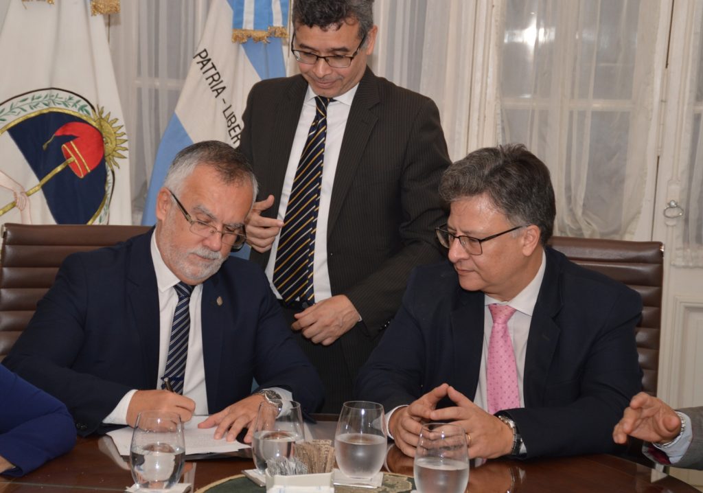 Justicias de Chaco y Corrientes firmaron convenio de seguridad informática y desarrollo de software