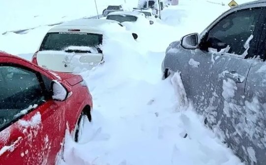 Chubut: el Ejército Argentino rescató a decenas de personas atrapadas en la nieve Chubut: el Ejército Argentino rescató a decenas de personas atrapadas en la nieve