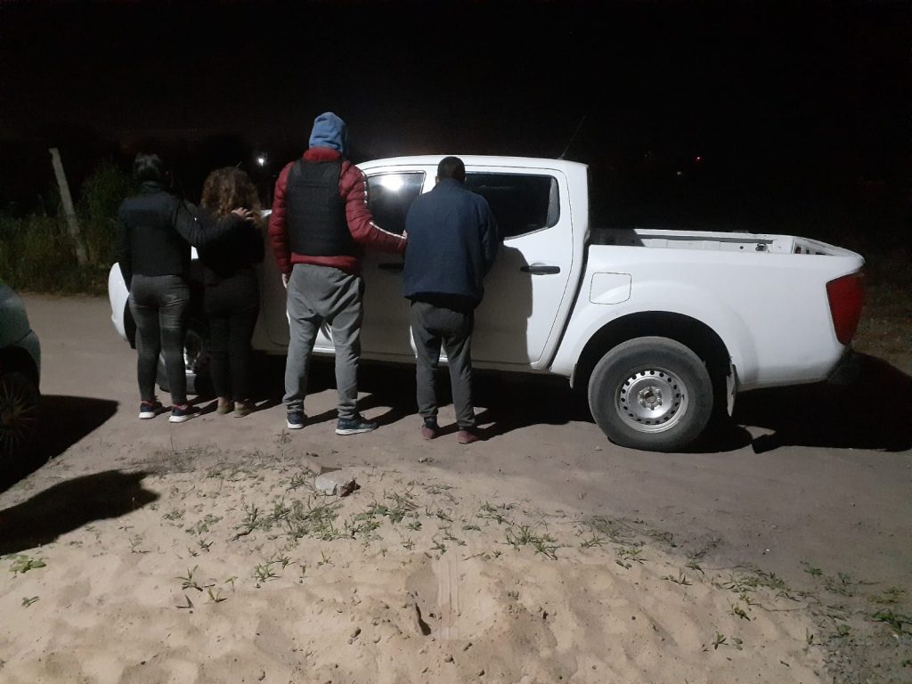 Detienen a una pareja acusada de secuestrar y lesionar a una adolescente