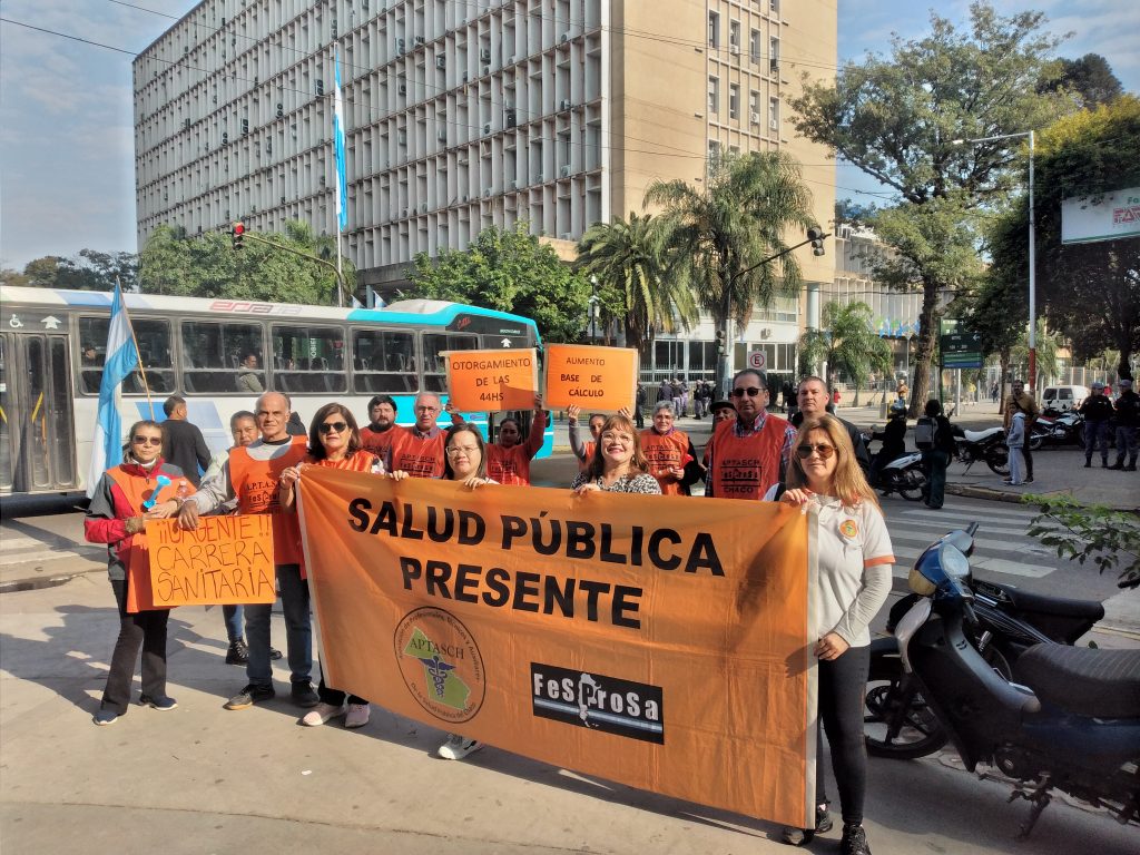 APTASCH realizó un paro reclamando al Gobierno que “no deje morir a la salud pública” APTASCH realizó un paro reclamando al Gobierno que “no deje morir a la salud pública”