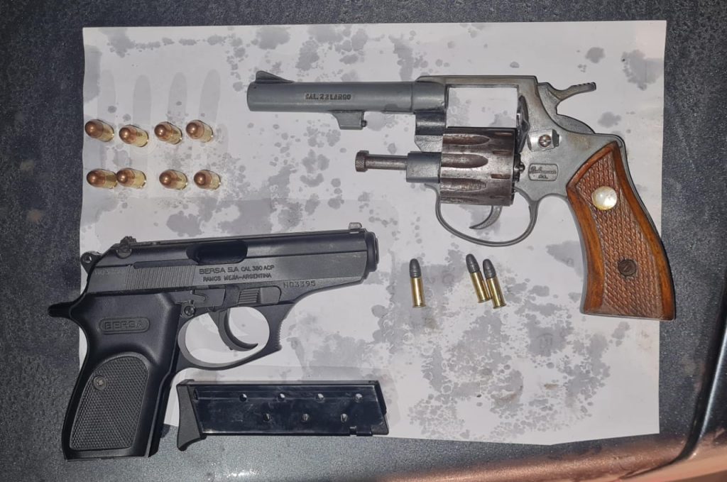 Tras un operativo demoraron a dos hombres que circulaban con armas de fuego