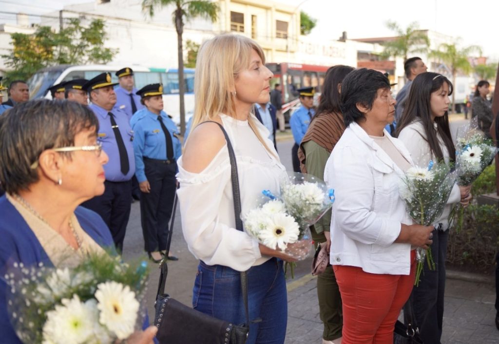 Izamiento de la bandera y homenaje a caídos en cumplimiento del deber