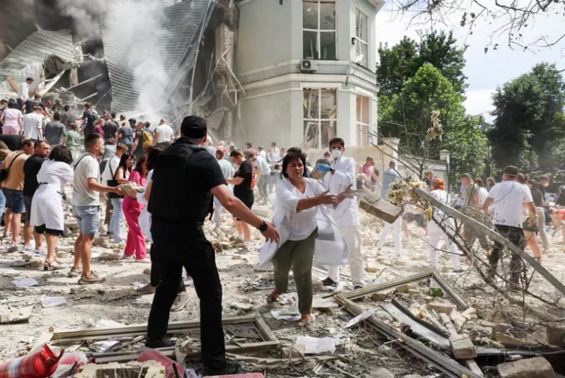 Rusia lanzó un ataque contra un hospital pediátrico en Kiev y otras regiones de Ucrania: hay al menos 30 muertos Rusia lanzó un ataque contra un hospital pediátrico en Kiev y otras regiones de Ucrania: hay al menos 30 muertos