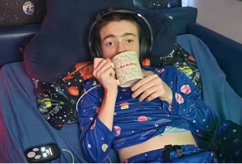 Oran Knowlson, niño británico de 13 años, recibió el primer implante cerebral diseñado para controlar crisis epilépticas Oran Knowlson, niño británico de 13 años, recibió el primer implante cerebral diseñado para controlar crisis epilépticas