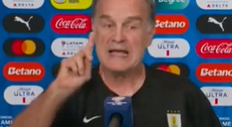 Explotó Marcelo Bielsa: “Hubo madres de familia con bebés en brazos agredidas, plaga de mentirosos” Explotó Marcelo Bielsa: “Hubo madres de familia con bebés en brazos agredidas, plaga de mentirosos”