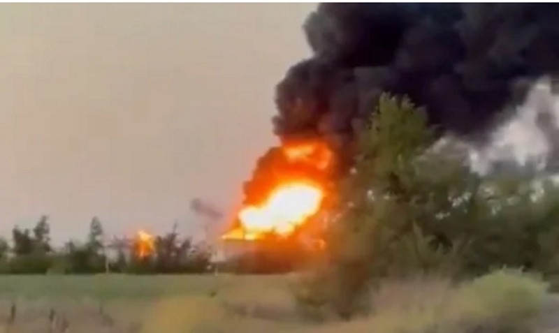 Ataque con drones ucranianos provocó un incendio en una refinería de petróleo rusa Ataque con drones ucranianos provocó un incendio en una refinería de petróleo rusa