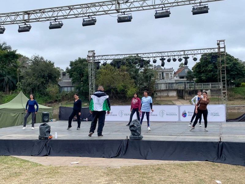 Distintas propuestas ofrece la Escuela Municipal de Artes en la Bienal y en la Peatonal Distintas propuestas ofrece la Escuela Municipal de Artes en la Bienal y en la Peatonal