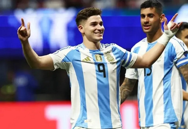 Sin descanso: tras ganar la Copa América, Julián Álvarez, Otamendi y Rulli van por el oro en París Sin descanso: tras ganar la Copa América, Julián Álvarez, Otamendi y Rulli van por el oro en París