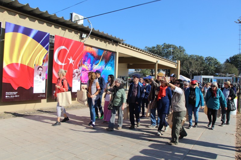 Turistas pampeanos destacaron a la fiesta de las esculturas Turistas pampeanos destacaron a la fiesta de las esculturas