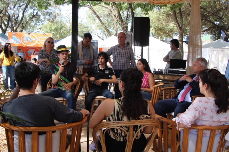 Eslovaquia presentó su Plan de Becas Estudiantiles en el stand de la Municipalidad Eslovaquia presentó su Plan de Becas Estudiantiles en el stand de la Municipalidad