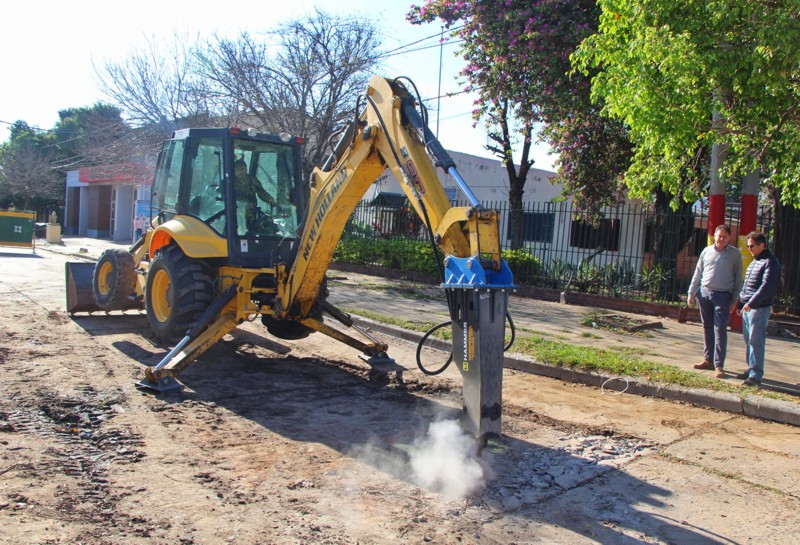 El Municipio inicio trabajos para reparar un bache de hace 10 años sobre calle La Cangayé El Municipio inicio trabajos para reparar un bache de hace 10 años sobre calle La Cangayé