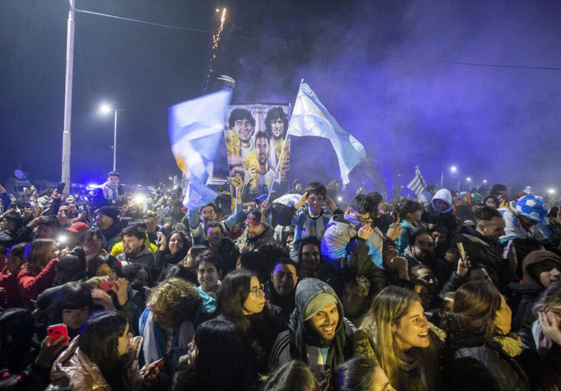 Bicampeones: miles de personas recibieron a la Selección argentina en Ezeiza Bicampeones: miles de personas recibieron a la Selección argentina en Ezeiza