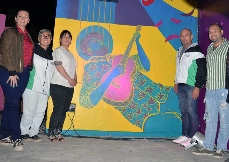 El Municipio inauguró el nuevo mural de la Escuela de Artes El Municipio inauguró el nuevo mural de la Escuela de Artes