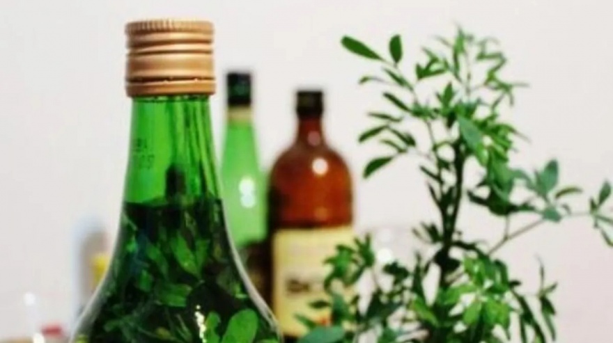 La Municipalidad de Resistencia realiza el tradicional convite de caña con ruda para “alejar todos los males” La Municipalidad de Resistencia realiza el tradicional convite de caña con ruda para “alejar todos los males”