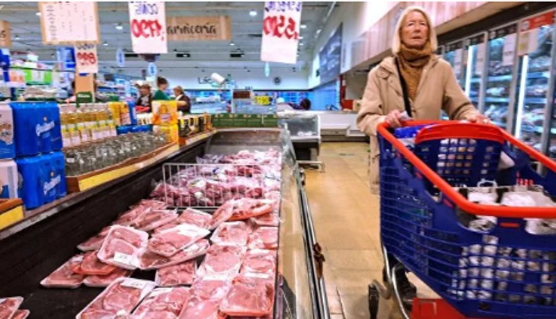 Al gobierno de Milei le cuesta romper el piso de 4% de inflación mensual Al gobierno de Milei le cuesta romper el piso de 4% de inflación mensual