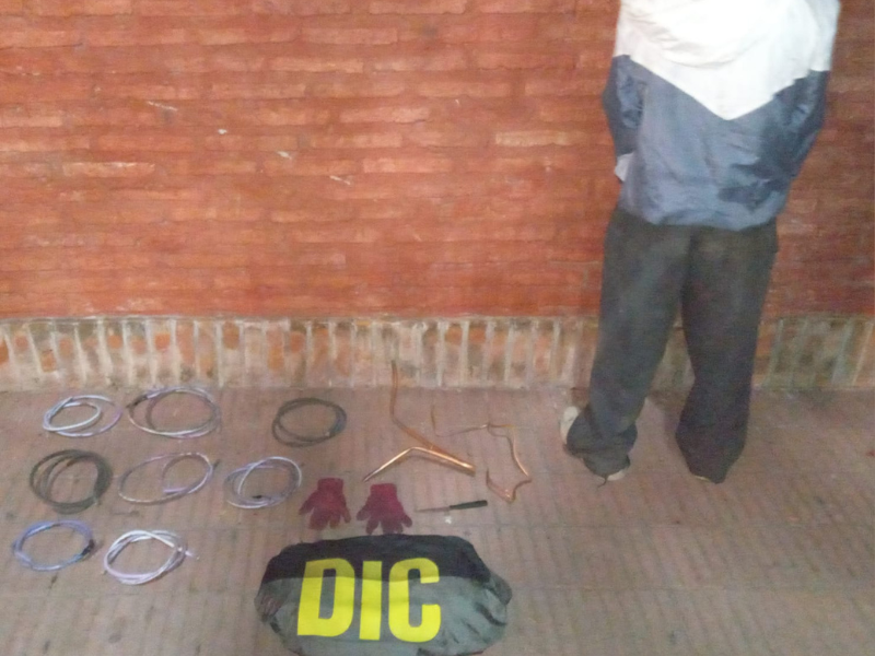 Intentaba robar cables del Instituto de Cultura y fue detenido Intentaba robar cables del Instituto de Cultura y fue detenido
