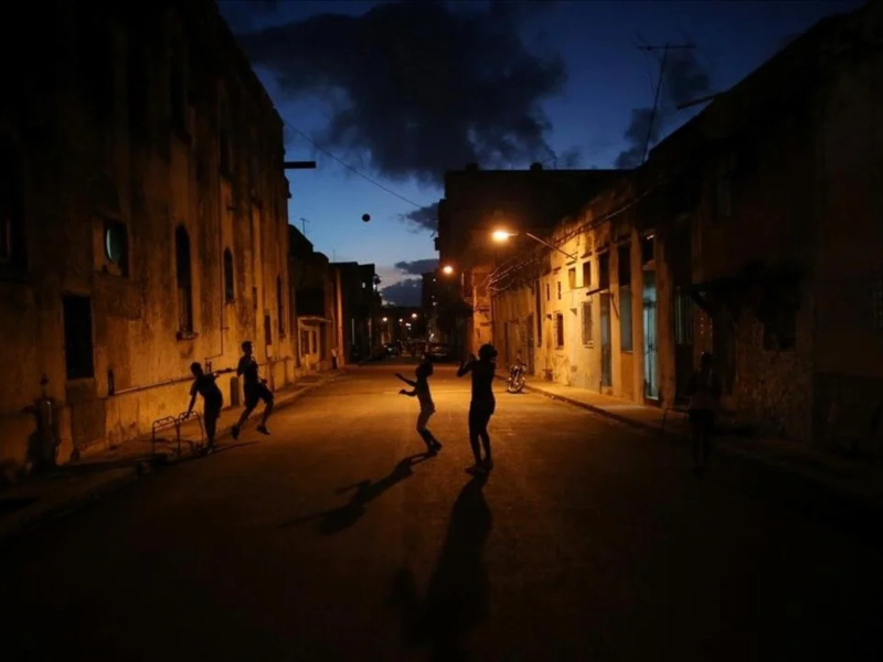 Insólita medida en una ciudad de San Luis: los menores de 16 años no podrán andar solos después de la medianoche Insólita medida en una ciudad de San Luis: los menores de 16 años no podrán andar solos después de la medianoche