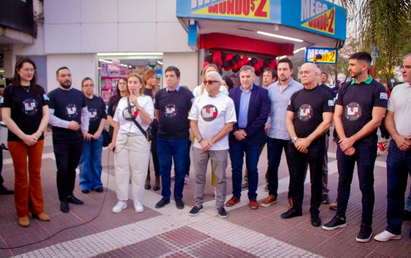 Impulso al comercio: el Gobierno provincial acompañó la puesta en marcha del Black Friday en Resistencia Impulso al comercio: el Gobierno provincial acompañó la puesta en marcha del Black Friday en Resistencia