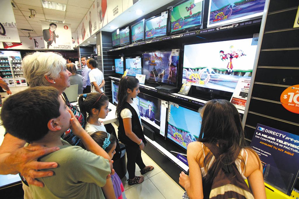 Las ventas de celulares y televisores cayeron un 50% en el primer semestre Las ventas de celulares y televisores cayeron un 50% en el primer semestre