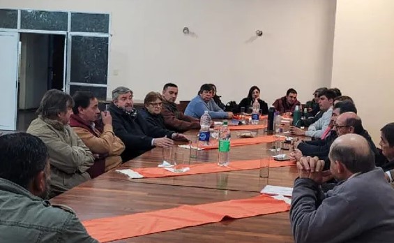 Forestales movilizados y a un paso de un corte de rutas Forestales movilizados y a un paso de un corte de rutas