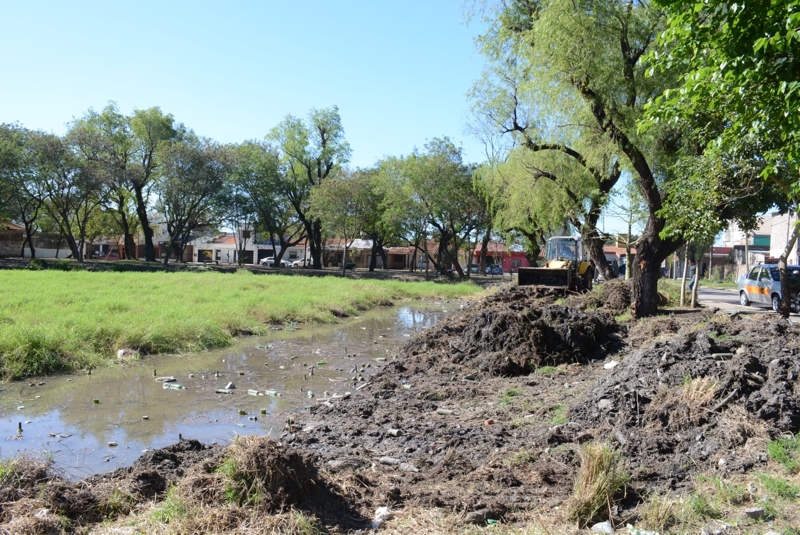 Limpieza integral de la Laguna Navarro realizó la Municipalidad Limpieza integral de la Laguna Navarro realizó la Municipalidad