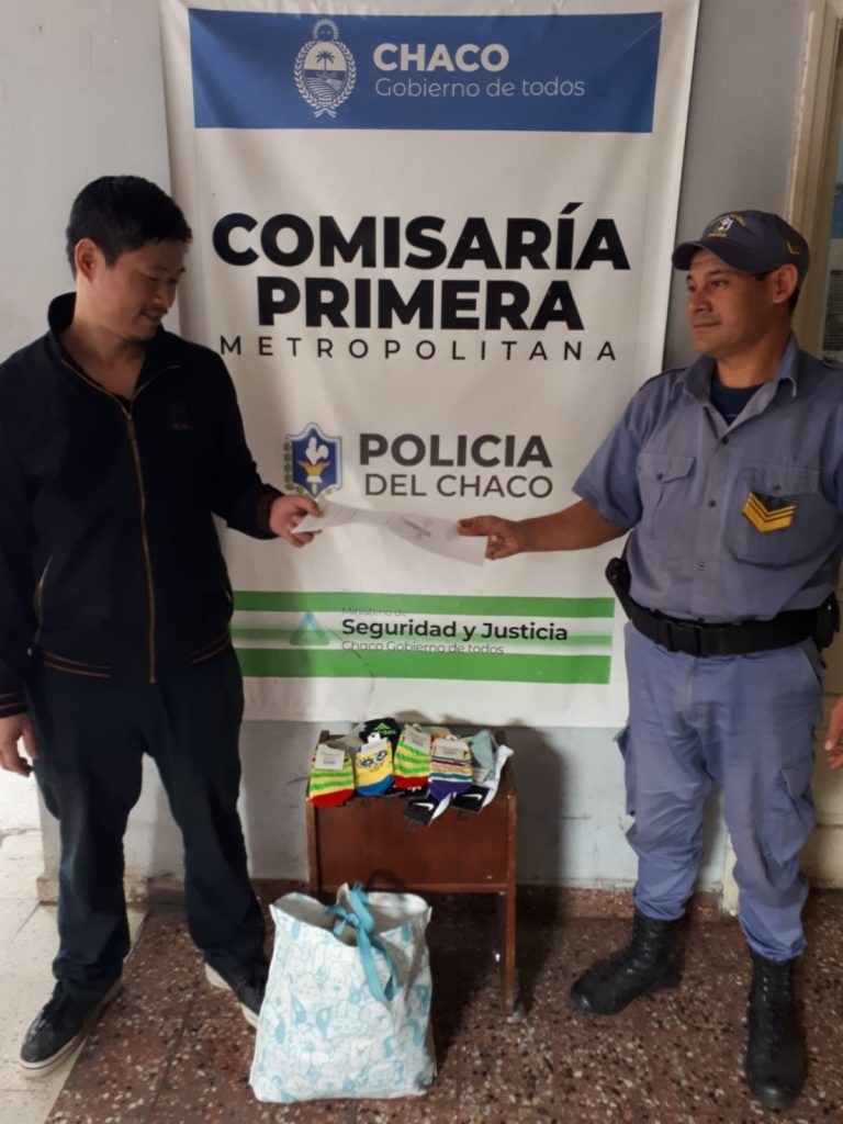 Fueron sorprendidas mientras robaban 100 mil pesos en medias Fueron sorprendidas mientras robaban 100 mil pesos en medias