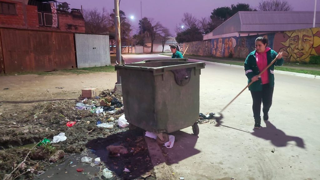 El municipio de Resistencia limpia la ciudad por las noches para evitar complicaciones en el tránsito
