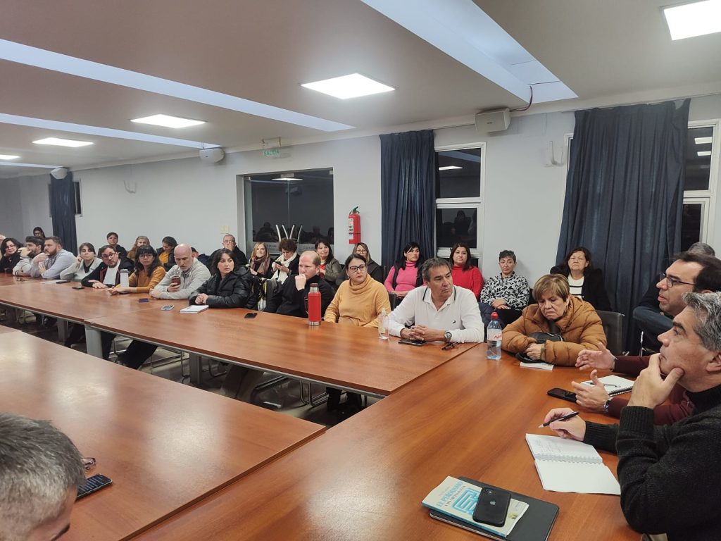 Capitanich: “No avalaremos el endeudamiento en dólares que quiere el gobierno” Capitanich: “No avalaremos el endeudamiento en dólares que quiere el gobierno”