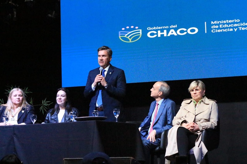 Con la presencia de autoridades nacionales, el gobernador Zdero ratificó el compromiso con la alfabetización Con la presencia de autoridades nacionales, el gobernador Zdero ratificó el compromiso con la alfabetización