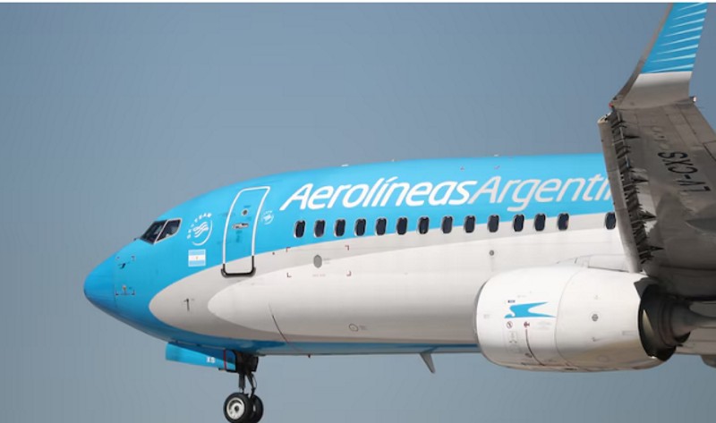 Echaron a tres pilotos de Aerolíneas por negarse a operar un avión para no avalar “el achique” de la empresa Echaron a tres pilotos de Aerolíneas por negarse a operar un avión para no avalar “el achique” de la empresa