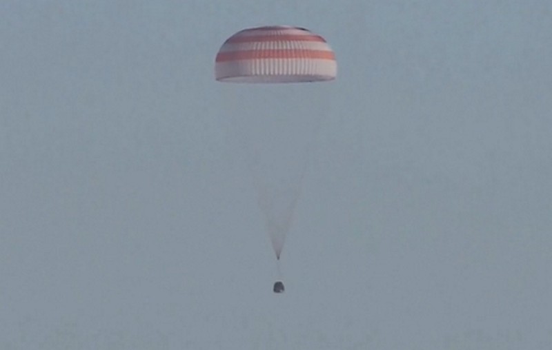 La cápsula Soyuz aterrizó en Kazajistán con dos astronautas rusos y una estadounidense provenientes de la EEI La cápsula Soyuz aterrizó en Kazajistán con dos astronautas rusos y una estadounidense provenientes de la EEI