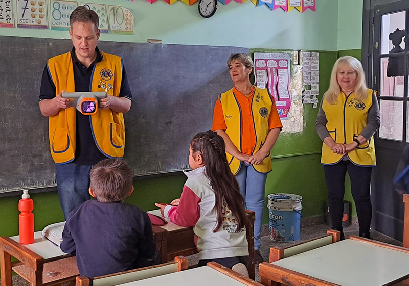 Destacada acción solidaria de los Clubes de Leones Resistencia y Villa Angela en nuestra capital Destacada acción solidaria de los Clubes de Leones Resistencia y Villa Angela en nuestra capital