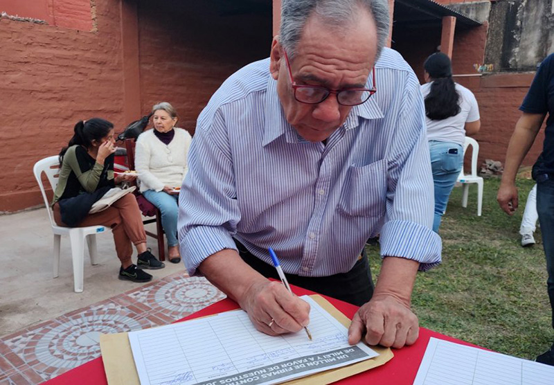 Corrientes: miles se suman a la campaña “Un millón de firmas contra el veto y a favor de los Jubilados” Corrientes: miles se suman a la campaña “Un millón de firmas contra el veto y a favor de los Jubilados”