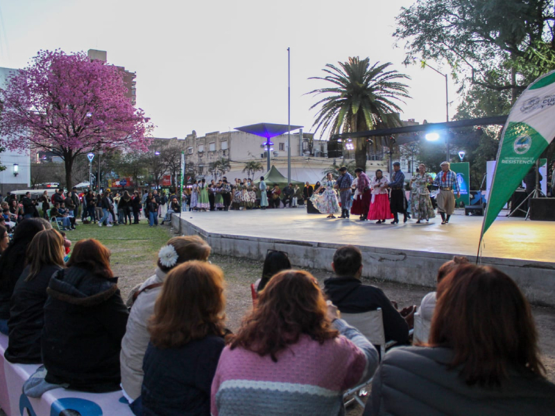 Distintas expresiones se unieron para celebrar el Día de la Danza en la Plaza 25 de Mayo Distintas expresiones se unieron para celebrar el Día de la Danza en la Plaza 25 de Mayo