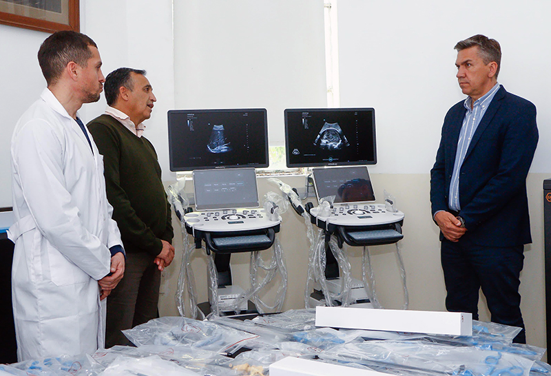 El gobernador Zdero entregó equipamiento de alta tecnología para cirugías laparoscópicas al Perrando El gobernador Zdero entregó equipamiento de alta tecnología para cirugías laparoscópicas al Perrando