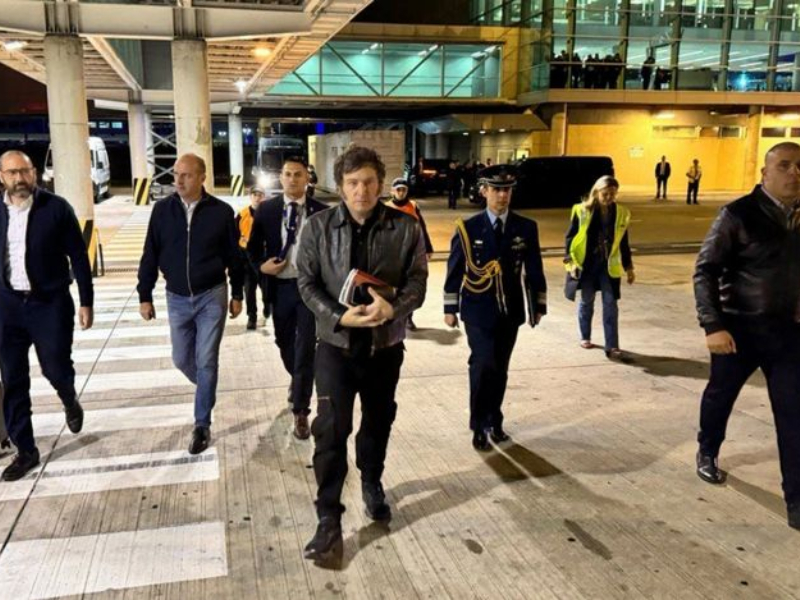 Otro papelón: Milei llegó tarde a Roma y no fue al último adiós al papa Francisco Otro papelón: Milei llegó tarde a Roma y no fue al último adiós al papa Francisco