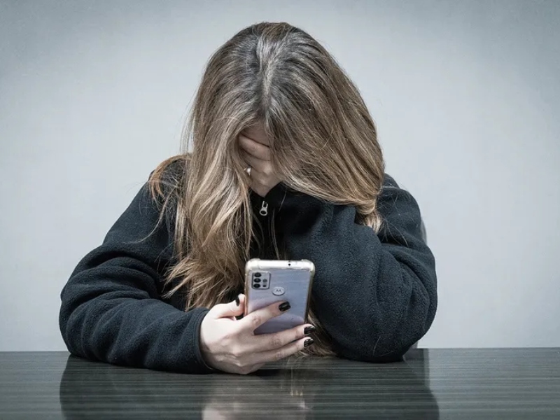 Condenan a un hombre a multa de un millón de pesos por hostigamiento digital Condenan a un hombre a multa de un millón de pesos por hostigamiento digital