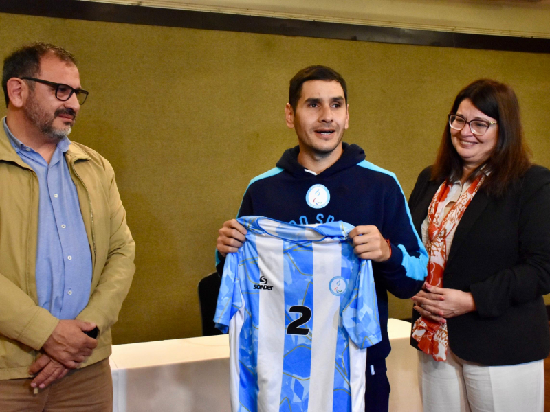 Chaco reconoció a Ángel Deldó, por la medalla de Plata en los Paralímpicos al frente de los “Murciélagos” Chaco reconoció a Ángel Deldó, por la medalla de Plata en los Paralímpicos al frente de los “Murciélagos”